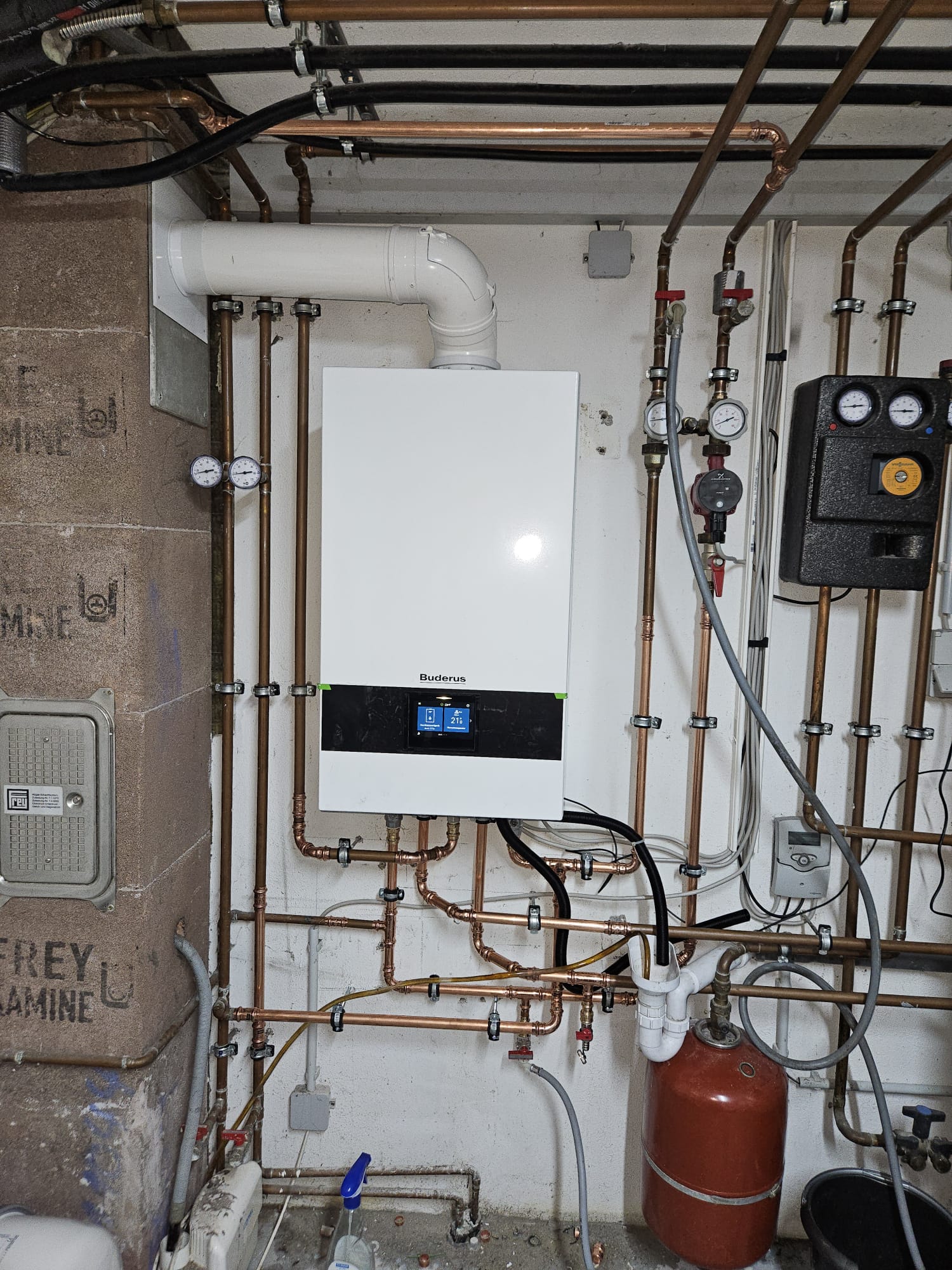Neue Buderus Gastherme nach Einbau
